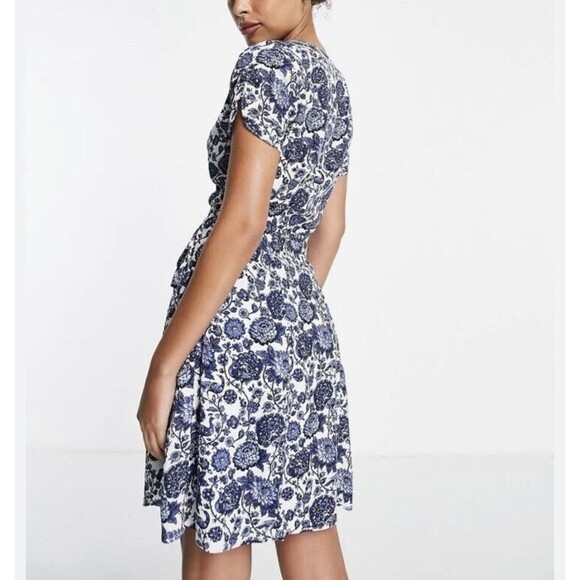 & Other Stories Mini Wrap Dress In Floral Lucia Print - Picture 2 of 16